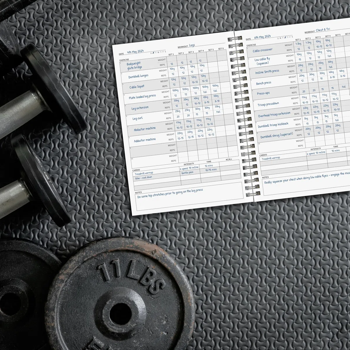 The Gym Log - El cuaderno de registro perfecto para grabar todos tus entrenamientos. Tamaño A5 con 104 páginas y suficiente espacio para 100 entrenamientos. Un esencial para todos los regímenes de