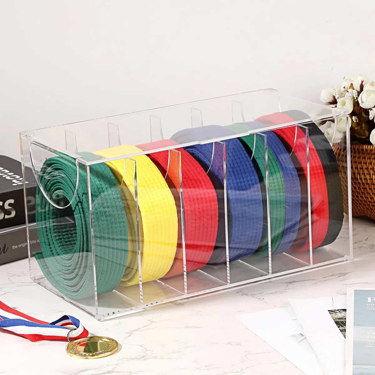 BSTKEY 1 caja de exhibición acrílica para cinturón de artes marciales con capacidad para 6 cinturones, organizador transparente para cinturón de karate, soporte de cinturón de taekwondo para niños y