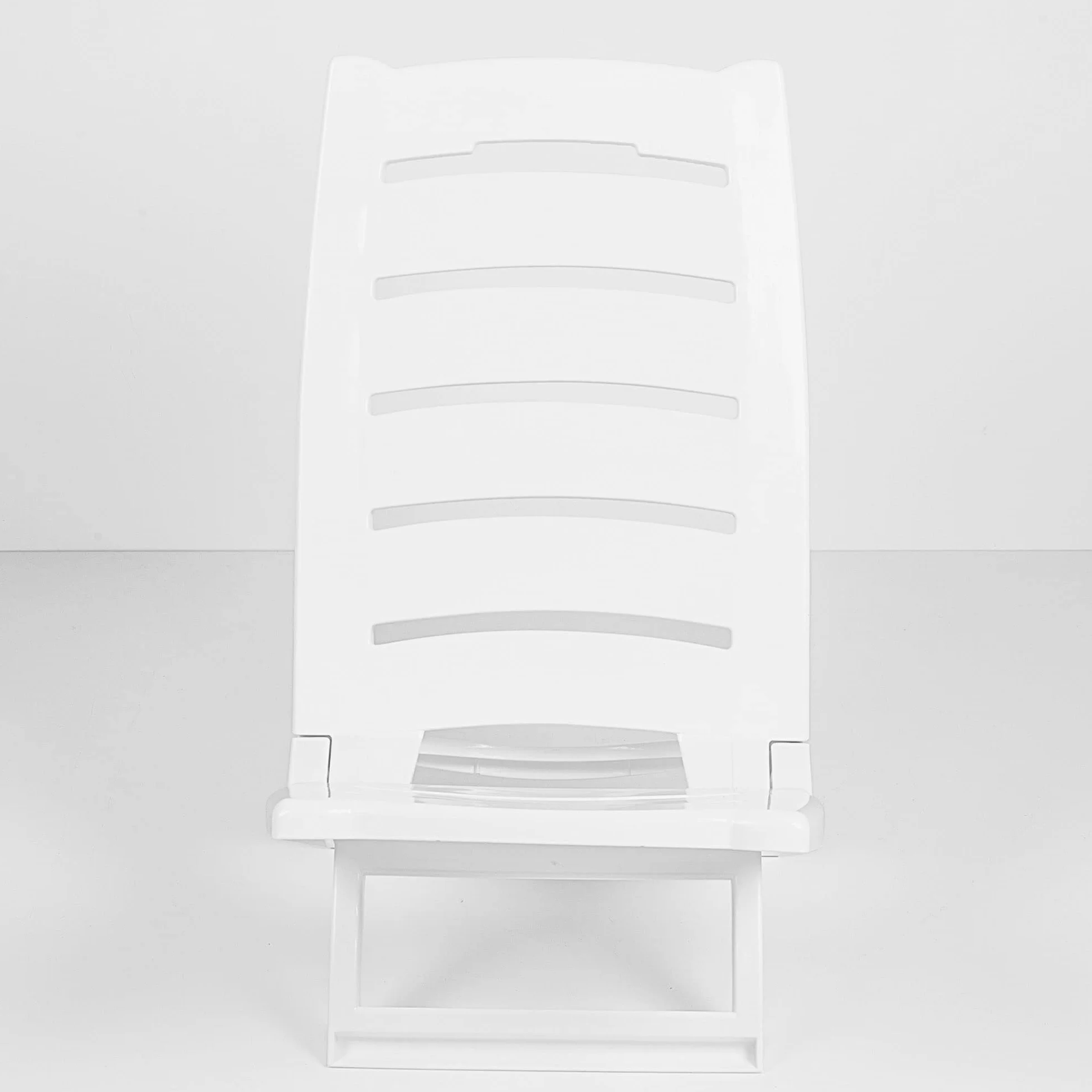 AKTIVE 62653 - Silla de Playa Blanca de plástico, Ligera, Plegable, fácil de Transportar, Medidas 37.5x55x65 cm