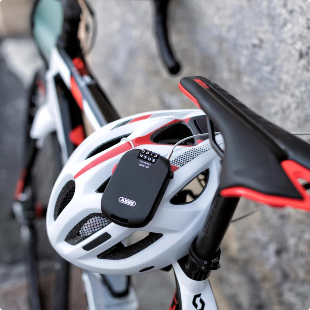 ABUS candado Especial Combiflex 2501/65 - Adecuado como candado de Equipaje, candado de esquí, candado de Casco - con código de combinación - Negro