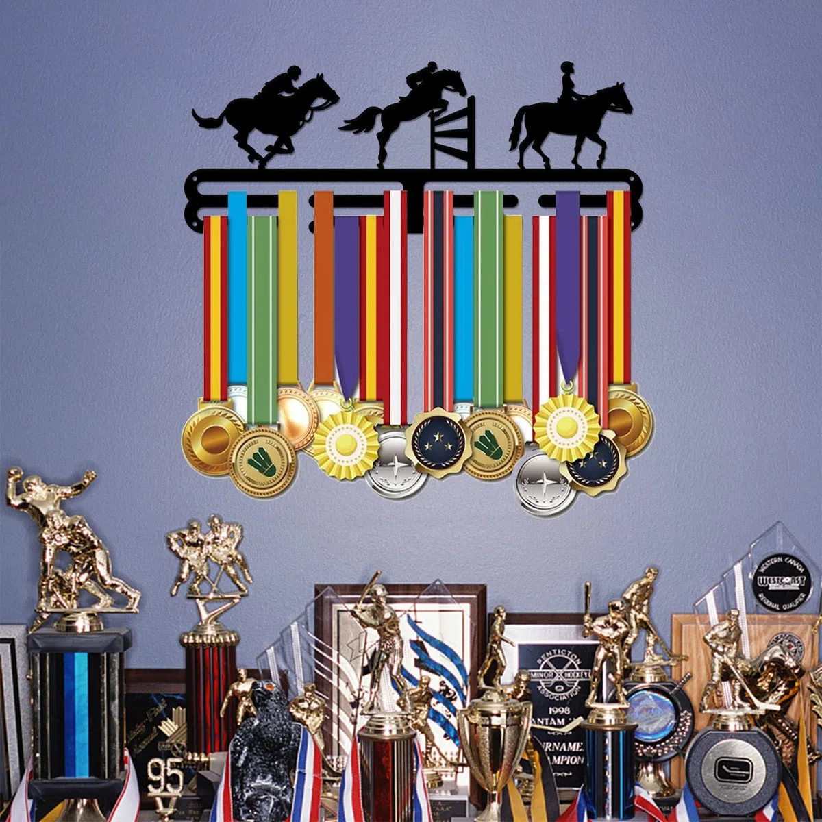 SUPERDANT medallero colgador de medallas Ganchos para Medallas de Equitación Soporte para Medallas de Obstáculos Ecuestres Apto para Más de 60 medallas Ganchos Montados En la Pared de Hierro Negro