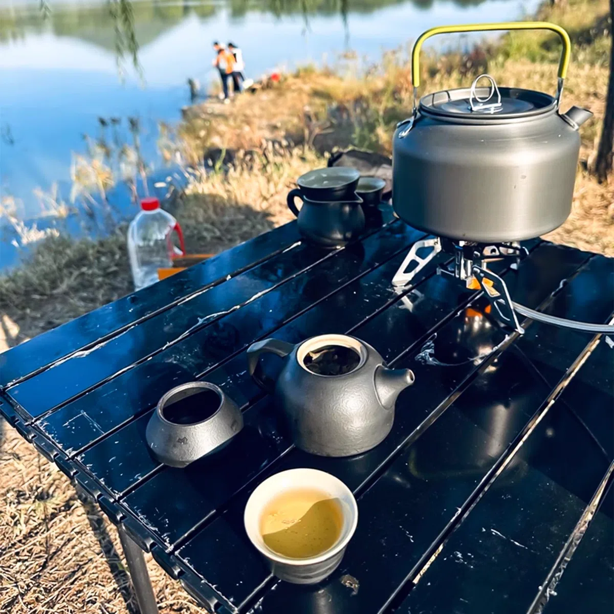 GOMETY Hervidor de agua para camping, 2-3 personas, cafetera y hervidor de agua, set de vajilla para exteriores, tetera de 0,8 l con 4 vasos de acero inoxidable, fácil de plegar, duradera de aluminio,