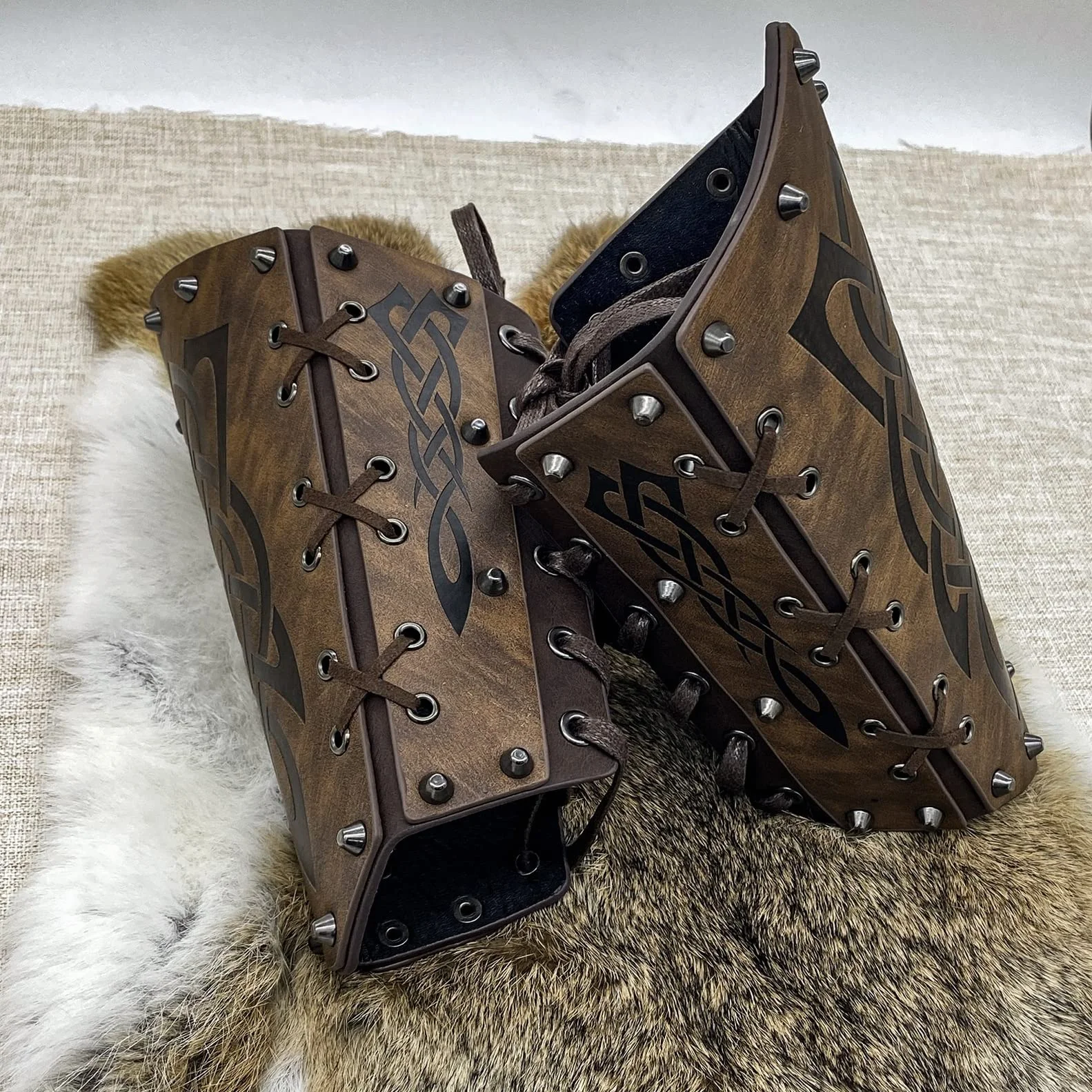 2 piezas de cuero protectores de brazo vikingo guantelete pulsera Caballero Medieval tiro con arco brazales ajustable LARP Cosplay brazalete para hombres