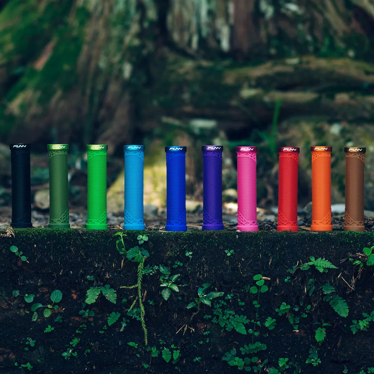 Funn Hilt Puños de Manillar para Bicicleta de Montaña con Abrazadera de Bloqueo Único, Puños de Manillar de Bicicleta Ligeros y Ergonómicos con Diámetro Interior de 22 mm