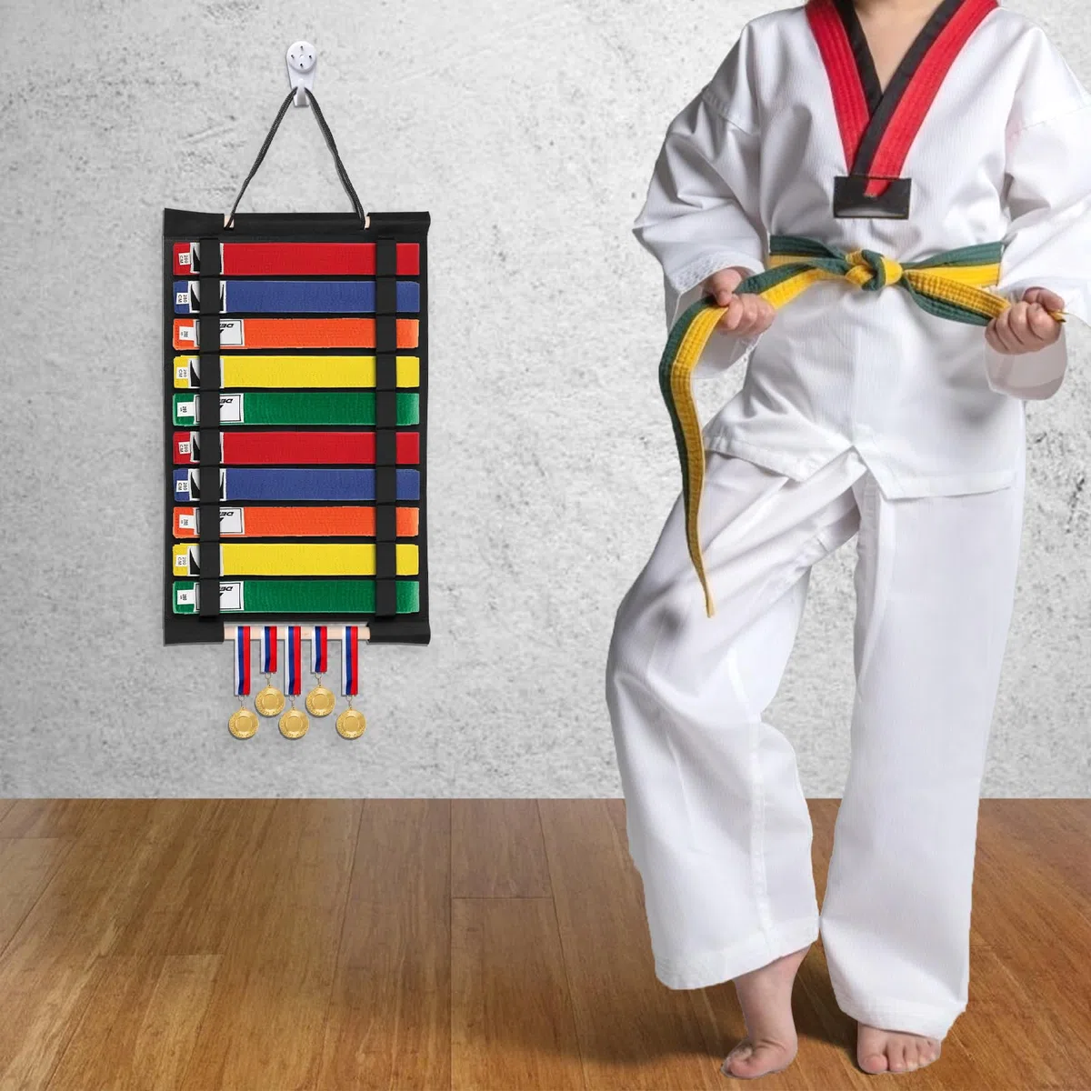 SUMNACON 10 cinturones de artes marciales, organizador de cinturón de karate y taekwondo negro para colgar en la pared, soporte de exhibición de cinturón de artes marciales, para estudiantes de karate
