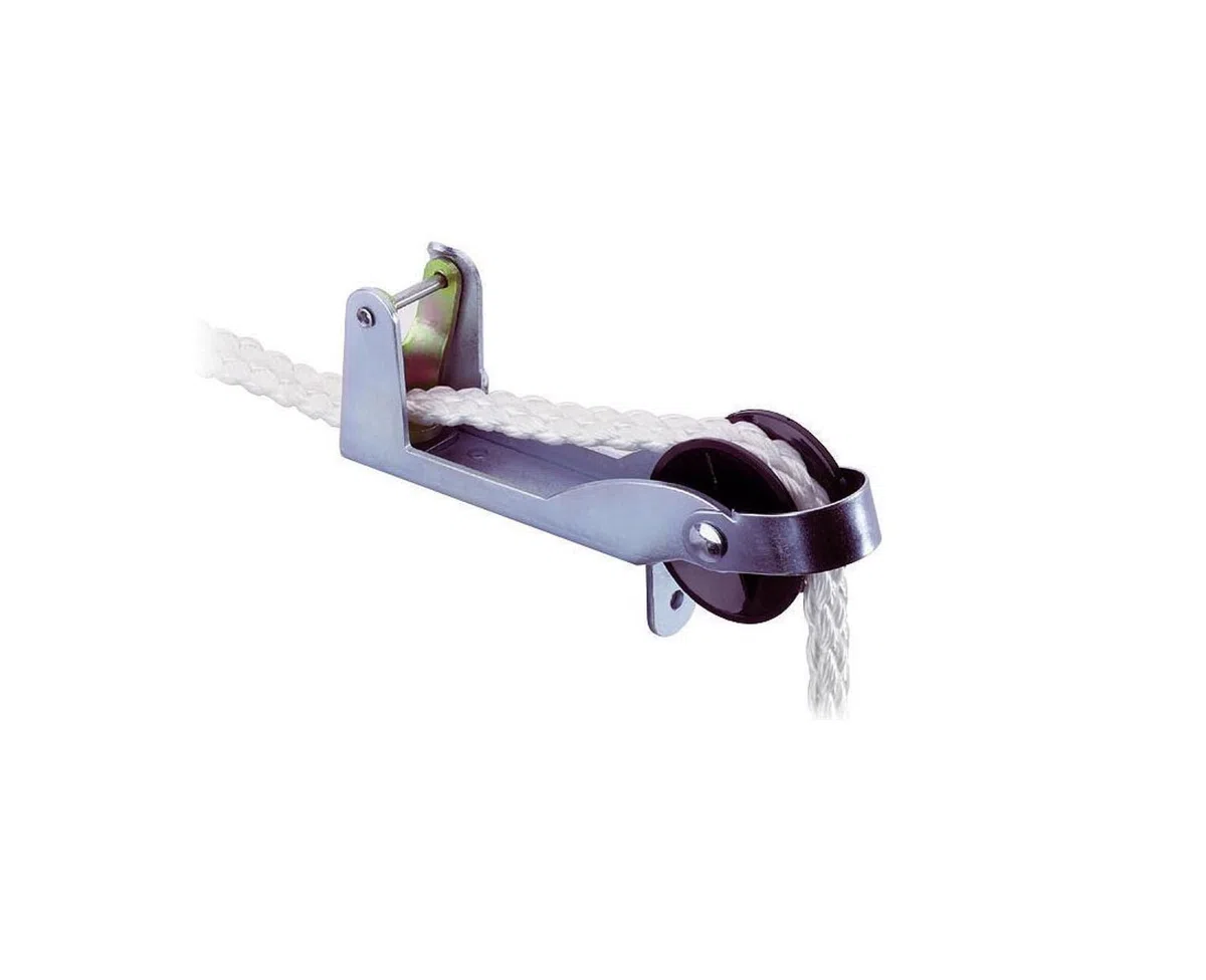 Attwood 13700-7 Roldana de Proa con Seguro Acero Zincado