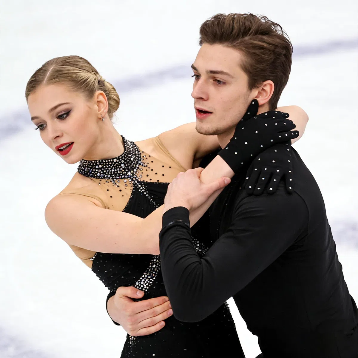 Guantes para Patinaje sobre Hielo para Niñas con Tela Elástica y Soporte Antideslizante, Diseño con Gemas de Imitación Adecuado para Entrenamientos y Espectáculos