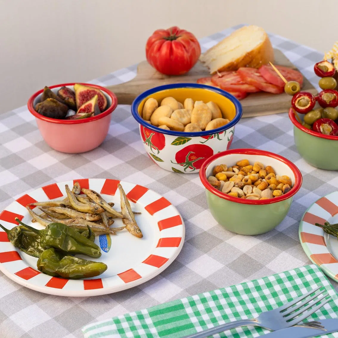 Talking Tables Bon Appetit - Plato de cena esmaltado hecho a mano con diseño de tomate, duradero, ligero, perfecto para comer al aire libre, picnic, camping, playa, elegante vajilla de verano apta