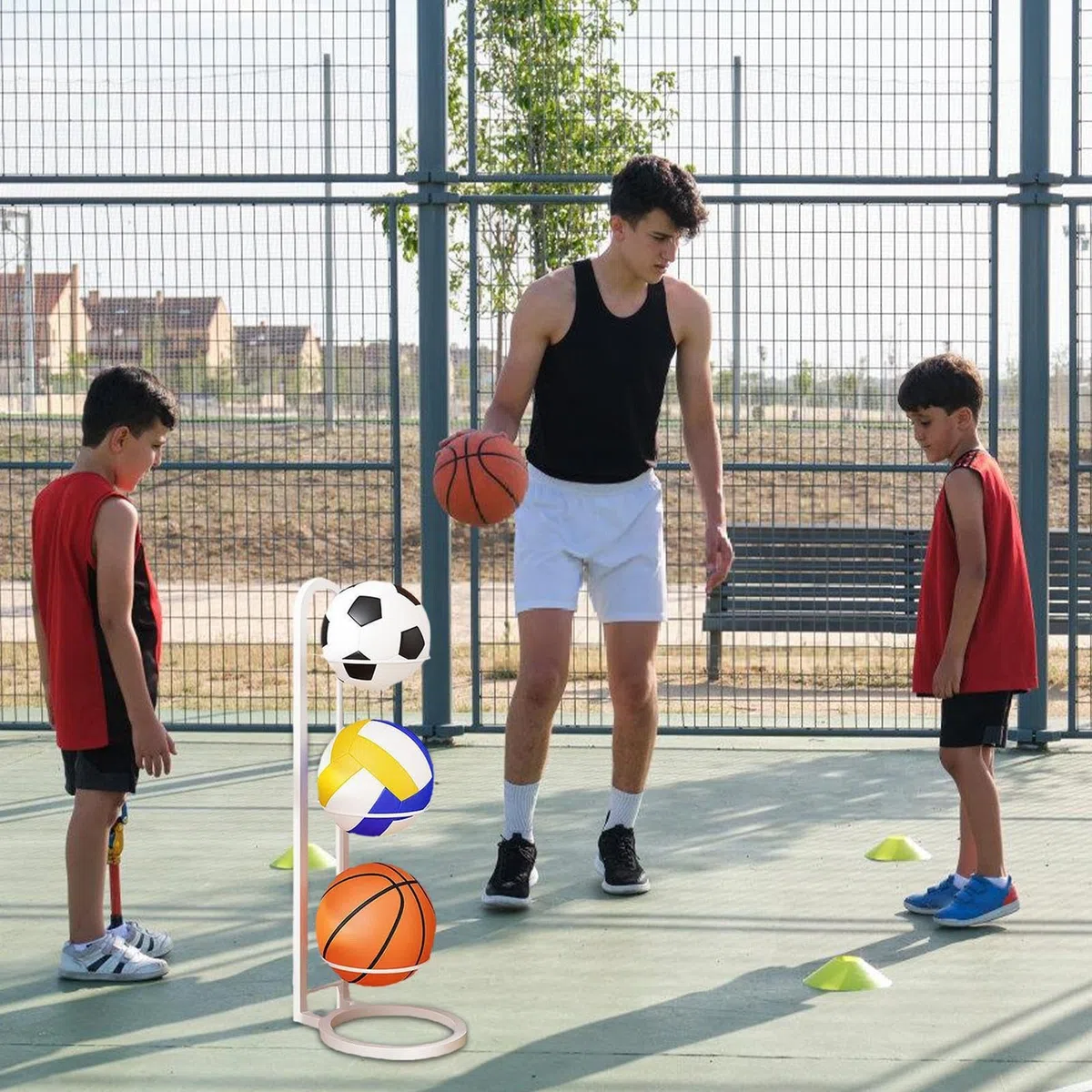Estante Almacenamiento Pelotas, Soporte Baloncesto, Organizador Equipos Deportivos Garaje con Cesta, Estante Exhibición Vertical para Fútbol, Voleibol, Soporte Almacenamiento Pelotas