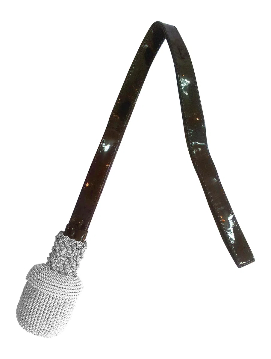 Nudo de espada con correa negra