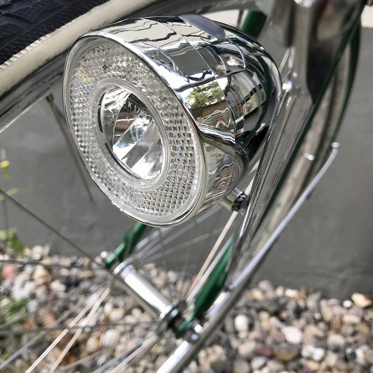 Faro trasero LED para bicicleta, luz delantera con efecto cromado y funcionamiento con batería